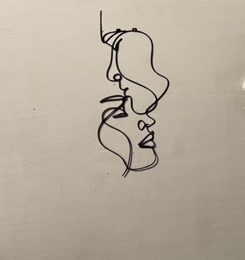 Metal Couple Facial Outlining Wall Decor