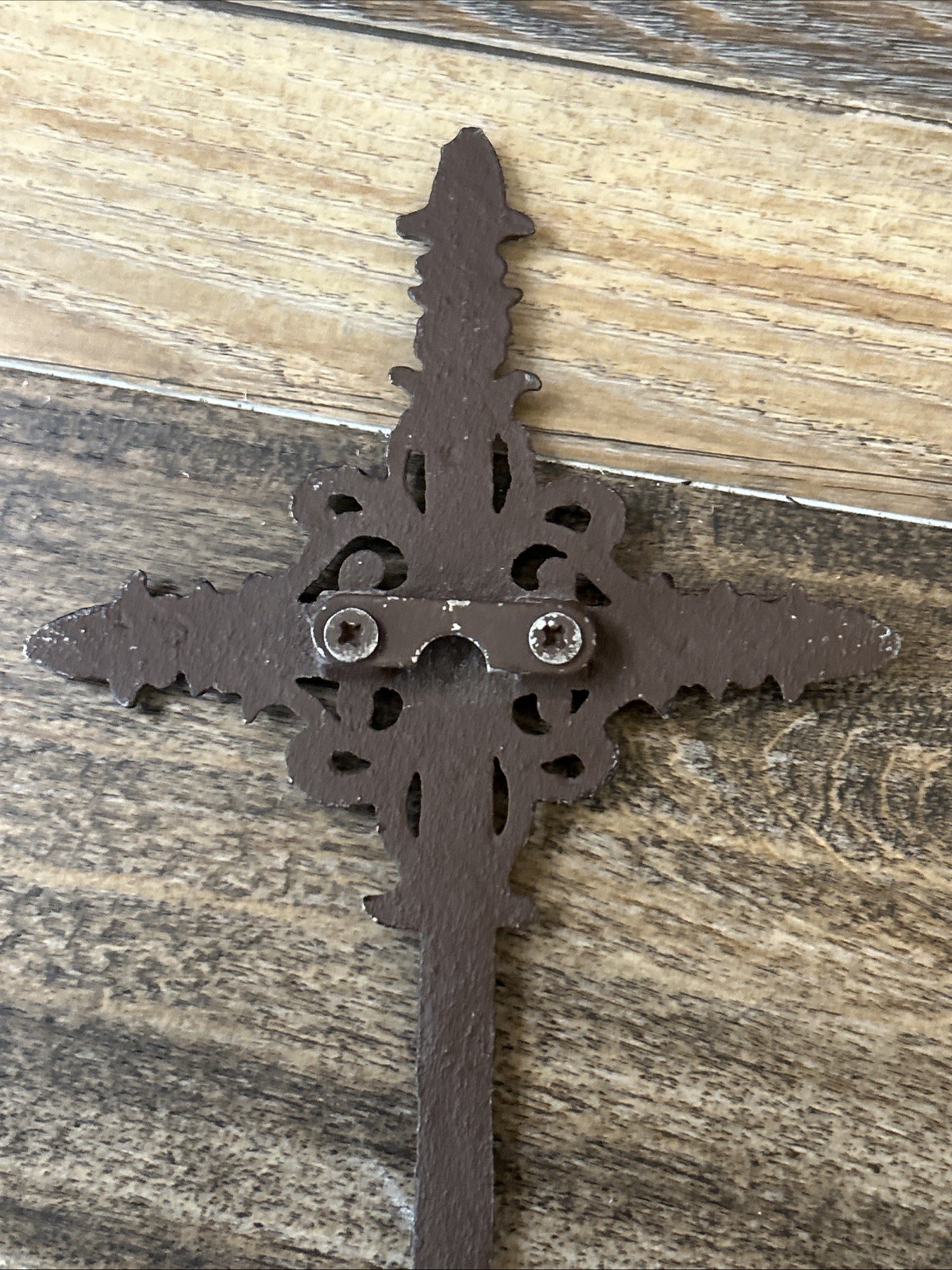 Rustic Ornate Cast Metal Cross Wall Hanging Fleur De Lis Painted 8″