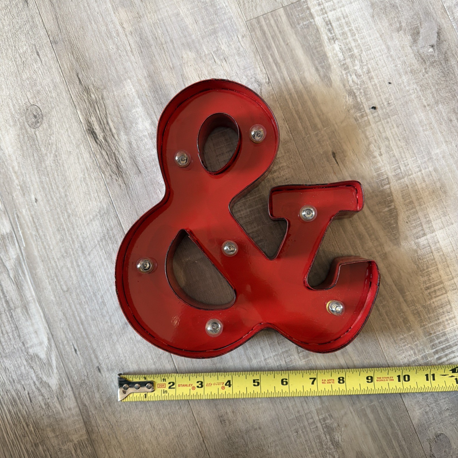 & And Marquee Battery Light Up Metal Wall Hanging Decoration 9″ Red Sign Decor