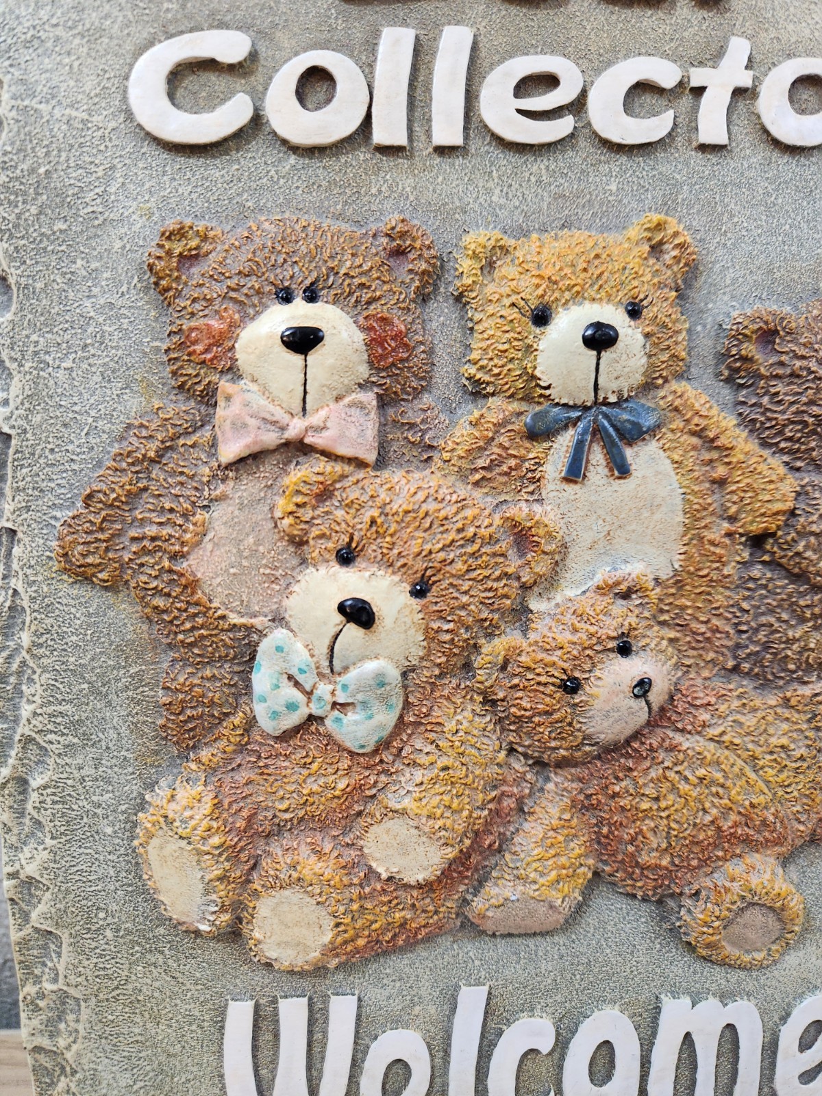 VTG Teddy Bear Collector Welcome Wall Art Sign Resin Decor w/ Leather Hang Cord