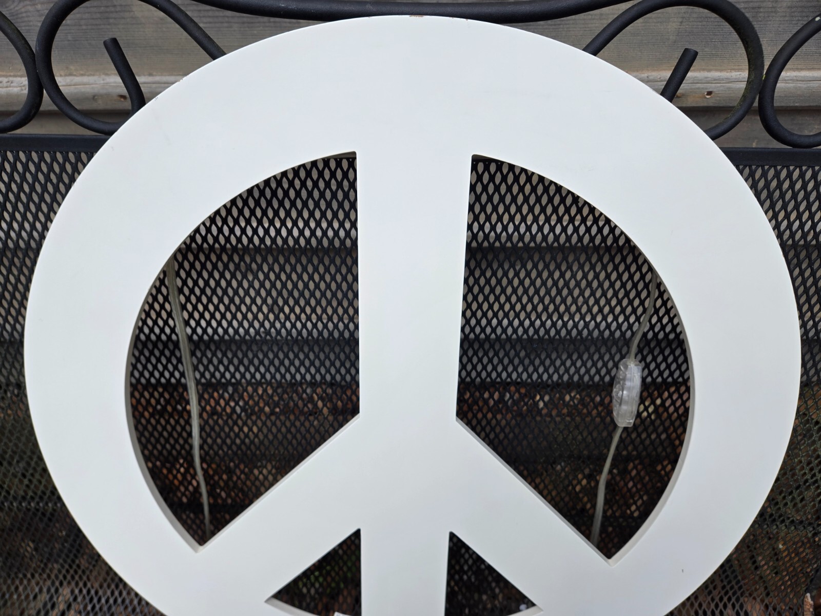 Large 24″ LED Back-lit white Peace Symbol Wall Art EXCELLENT Condition