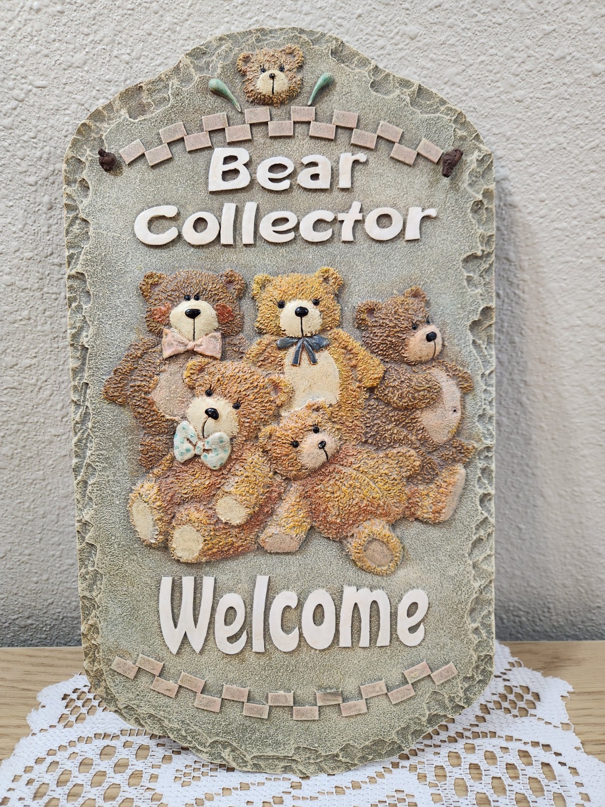 VTG Teddy Bear Collector Welcome Wall Art Sign Resin Decor w/ Leather Hang Cord