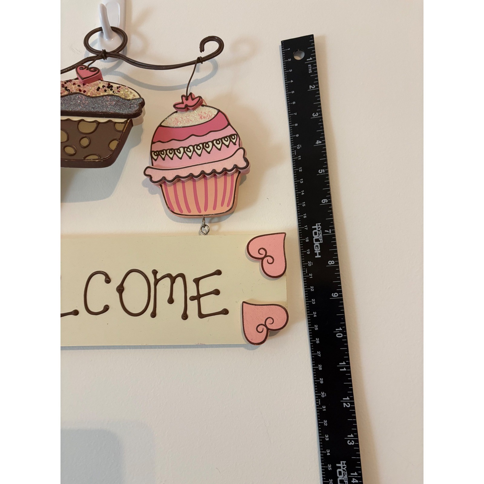 Kohl’s Cupcake Welcome Sign Wooden Wall Decor Pink Glitter Hearts Bakery Kitchen