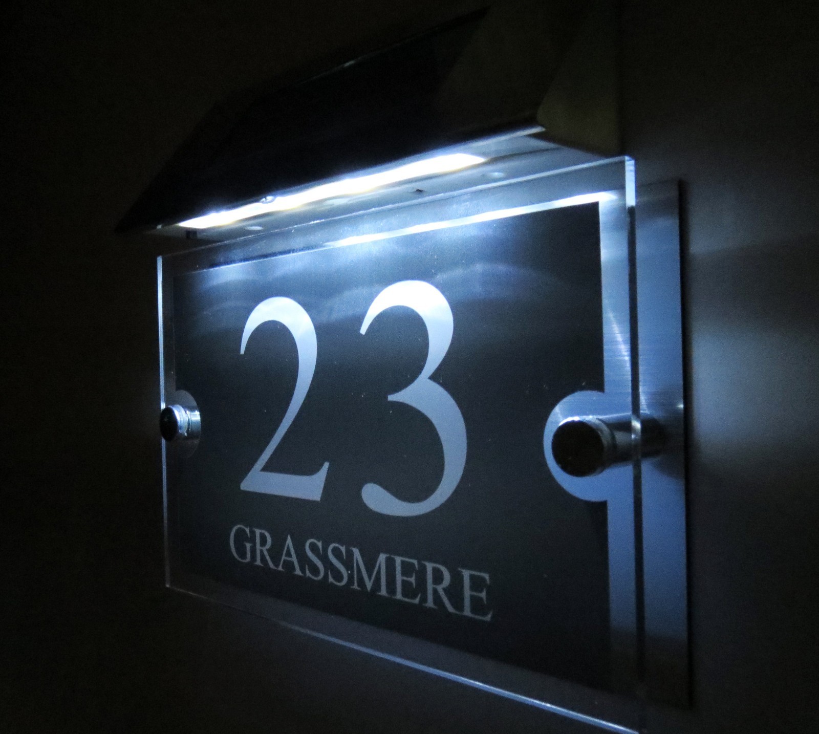 MODERN House Signs Plaques Door Numbers 1 – 9999 street Name SOLAR LIGHT LED