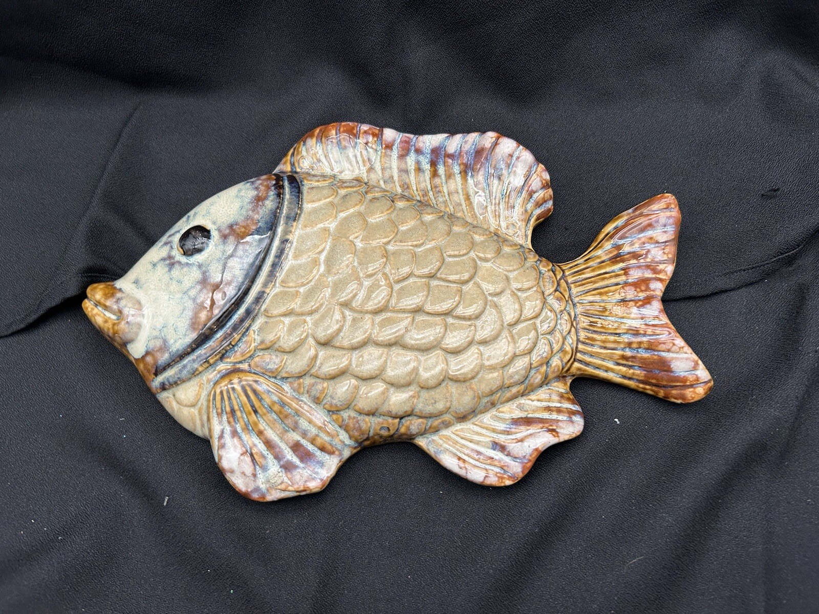 3 Lg Ceramic Fish Plaques Made In China W/BL,BK&BR glaze￼