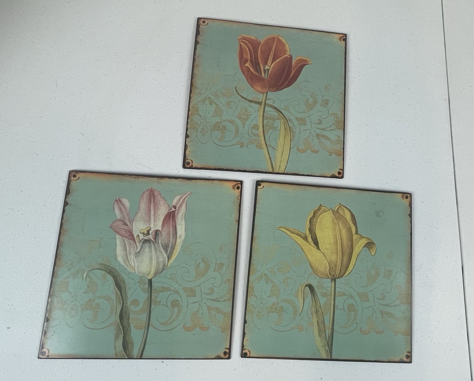 Vintage Looking 9” Tulip Flower Metal Signs with Hangers Decor for Home