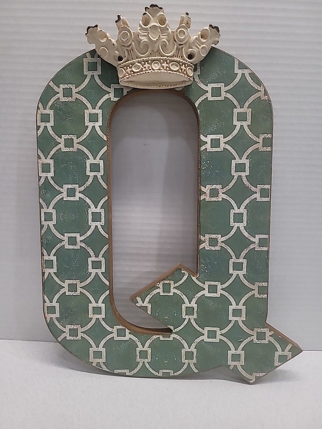 Alphabet Letter Q Wall Decor Green Ivory Crown 9.5″ x 13″ by Ashland