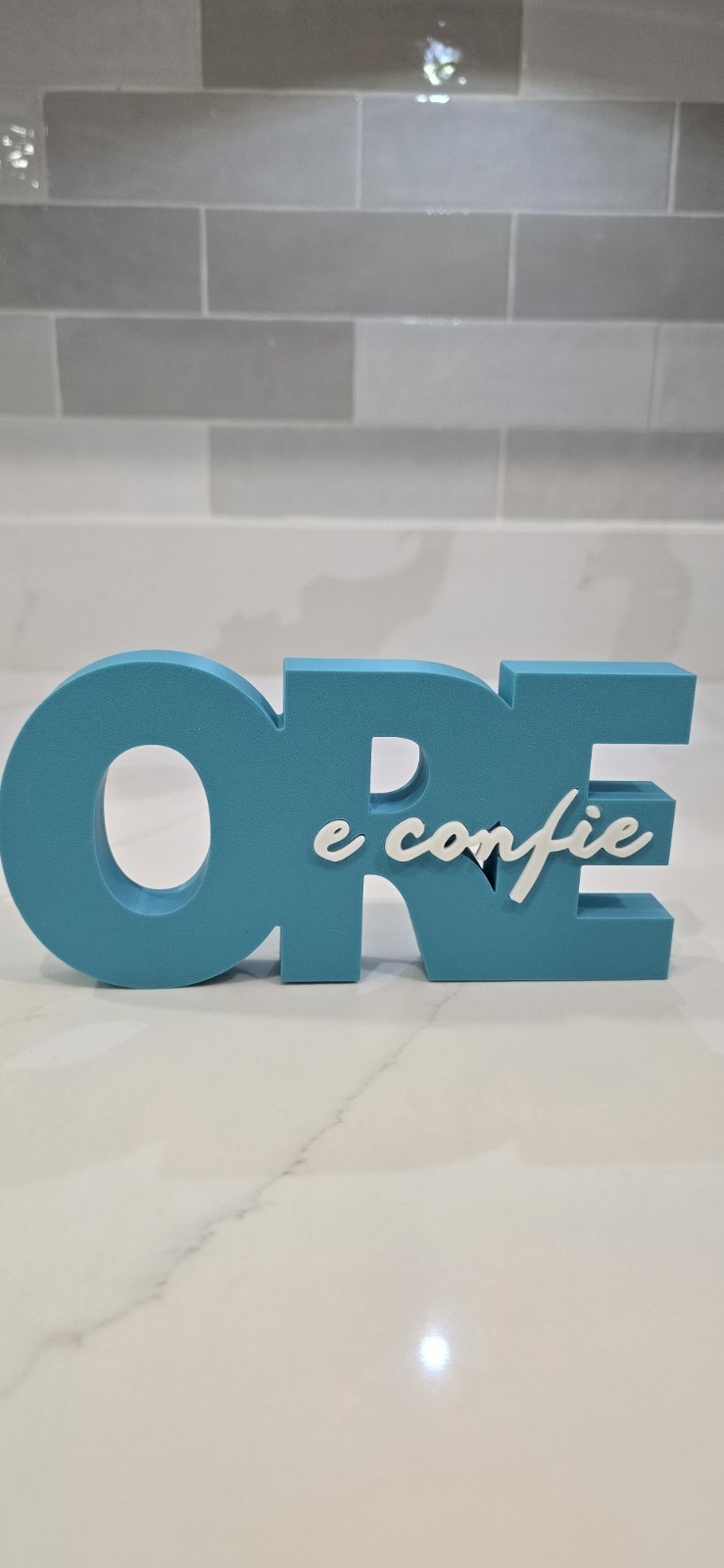 Blue White “ORE e confie” Freestanding Tabletop Word Sign, Horizontal 3D PLA