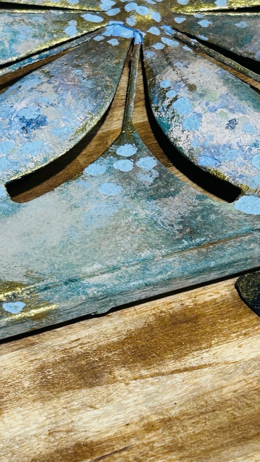 Decorative Distressed Metal Floral Wall Art with Detachable Butterfly