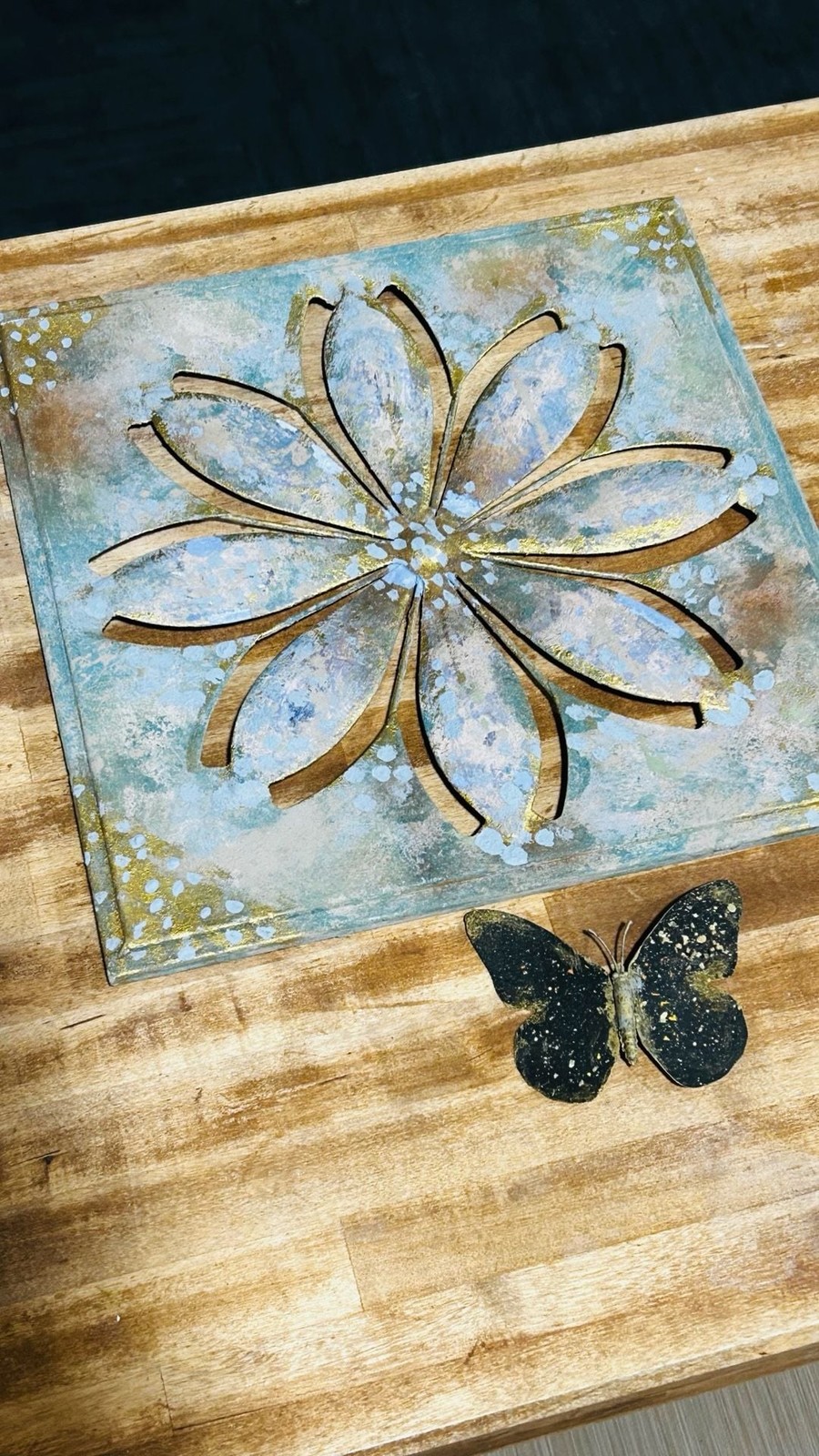 Decorative Distressed Metal Floral Wall Art with Detachable Butterfly