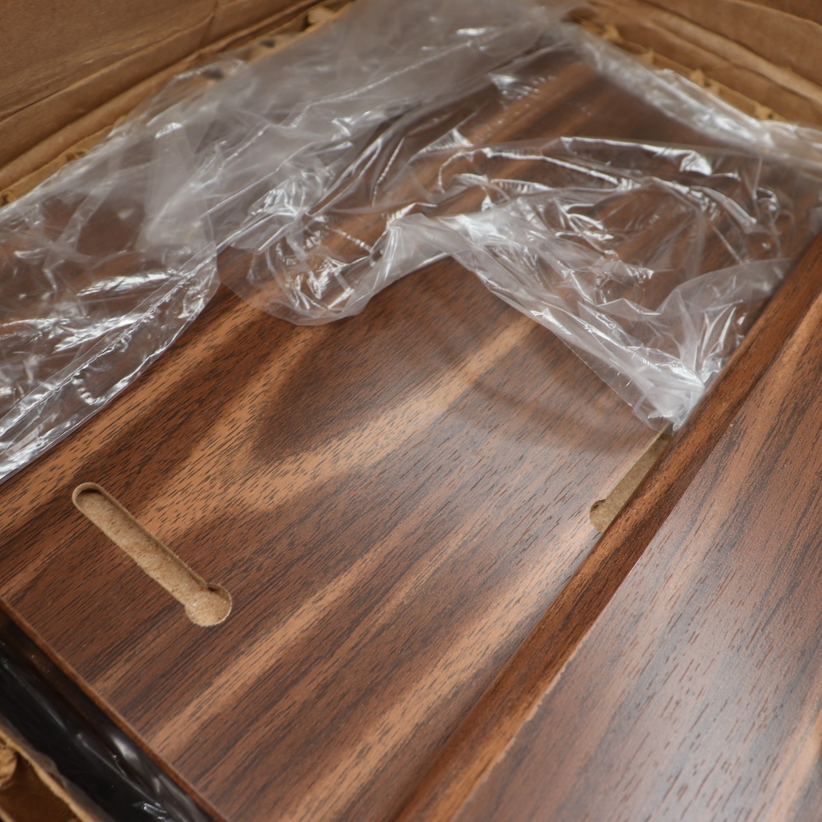 (24-Pk) Plaque With Cove Edge Walnut Finish 8″ x 10″ WFC810