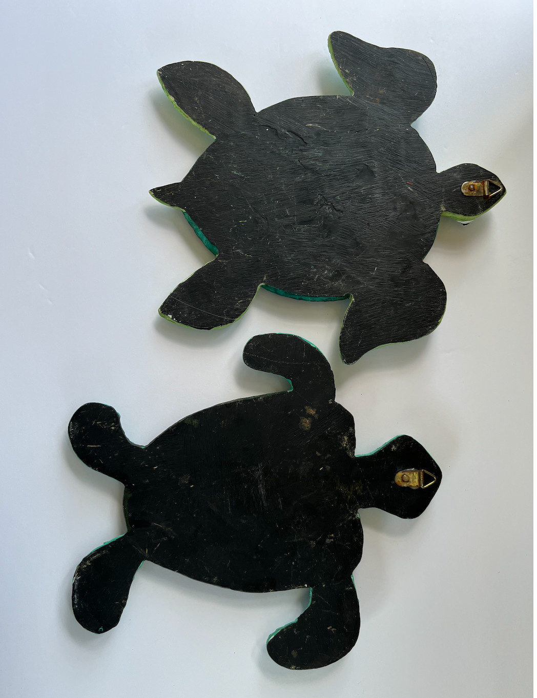 Pair Sea Turtle Wall Art Plaques Coastal Beach Nautical Decor Hand Painted Resin