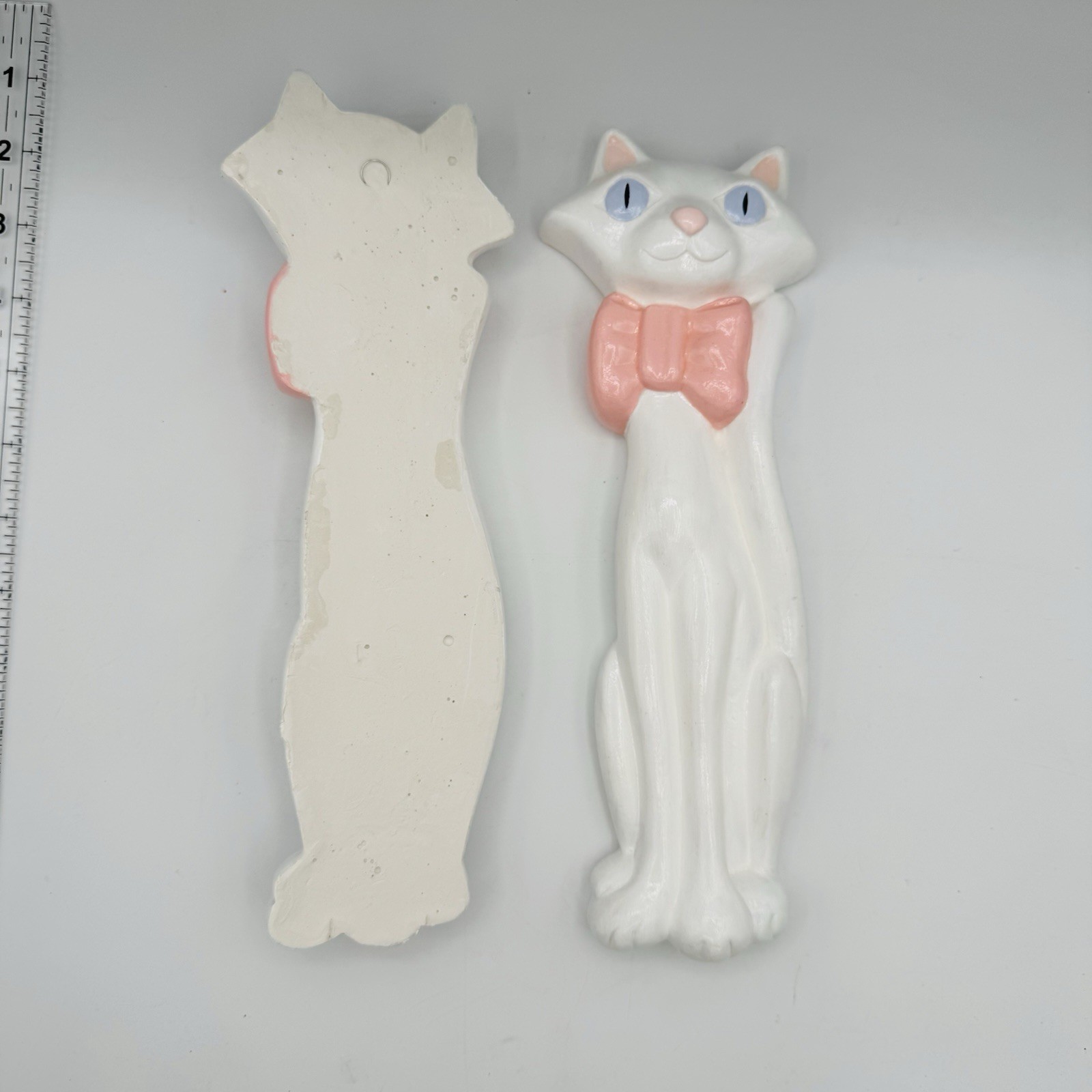 Chalkware Kitschy White Cat Cats Retro VTG Style Wall Plaque Set