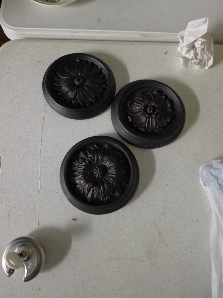 Wall Plaques – Set of 3 Ornate Bronze Floral Medallions. Vtg House Parts Inc.