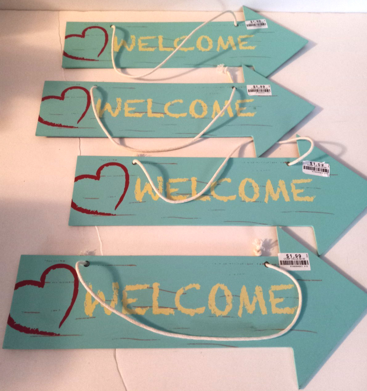 Set of 4 ” Welcome” Arrow Signs NWT’s Each Approx. 12x 8 Inches
