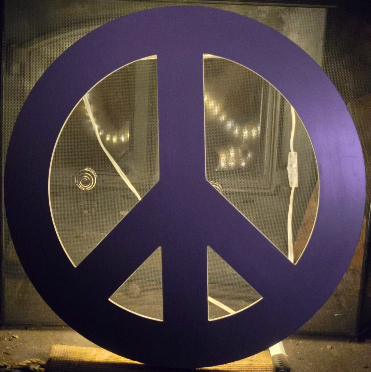 Large 24″ LED Back-lit white Peace Symbol Wall Art EXCELLENT Condition