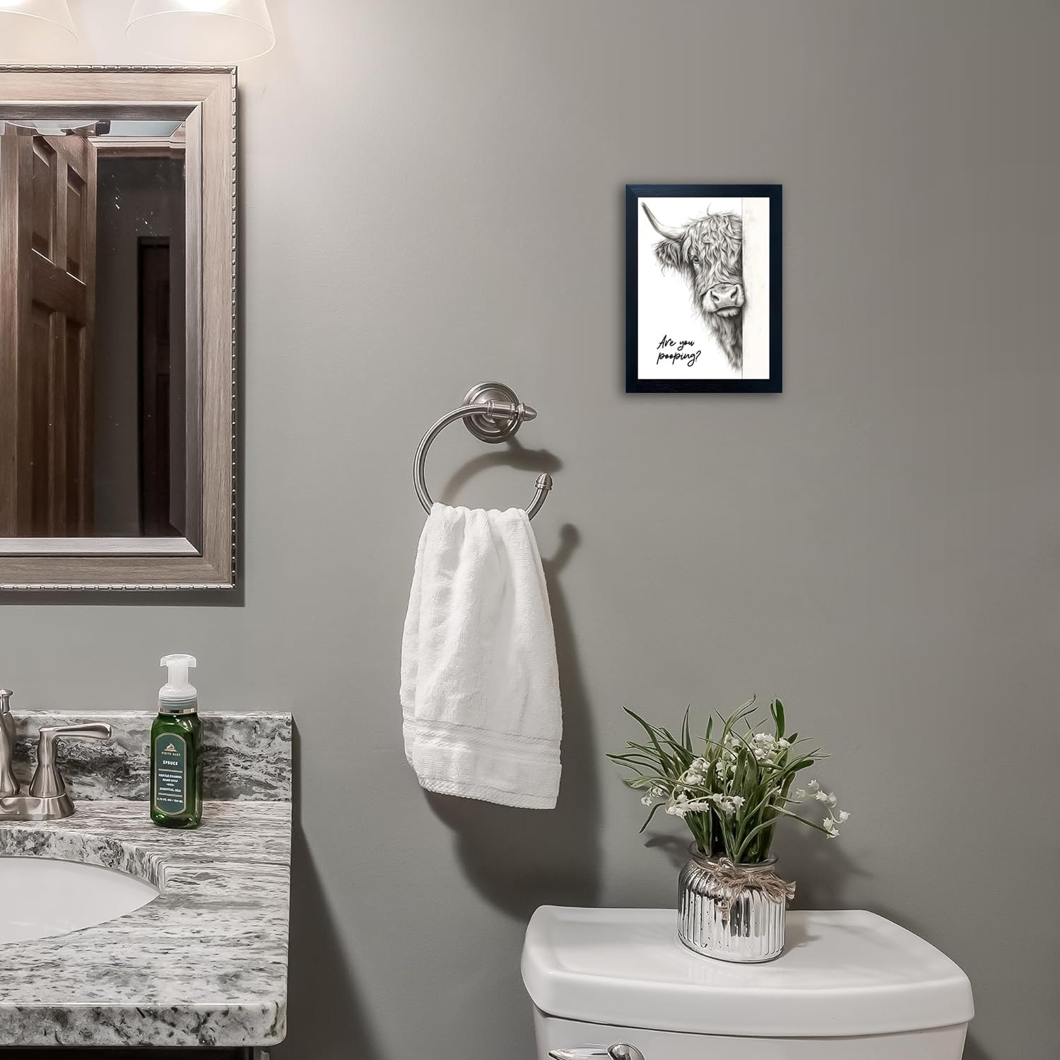 Arte de pared divertido de vaca para baño decoracion rustica con marco negro