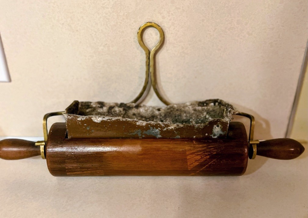 Vintage Wall-Mounted Rolling Pin Holder Wood & Brass Rustic Kitchen Decor Frmhs