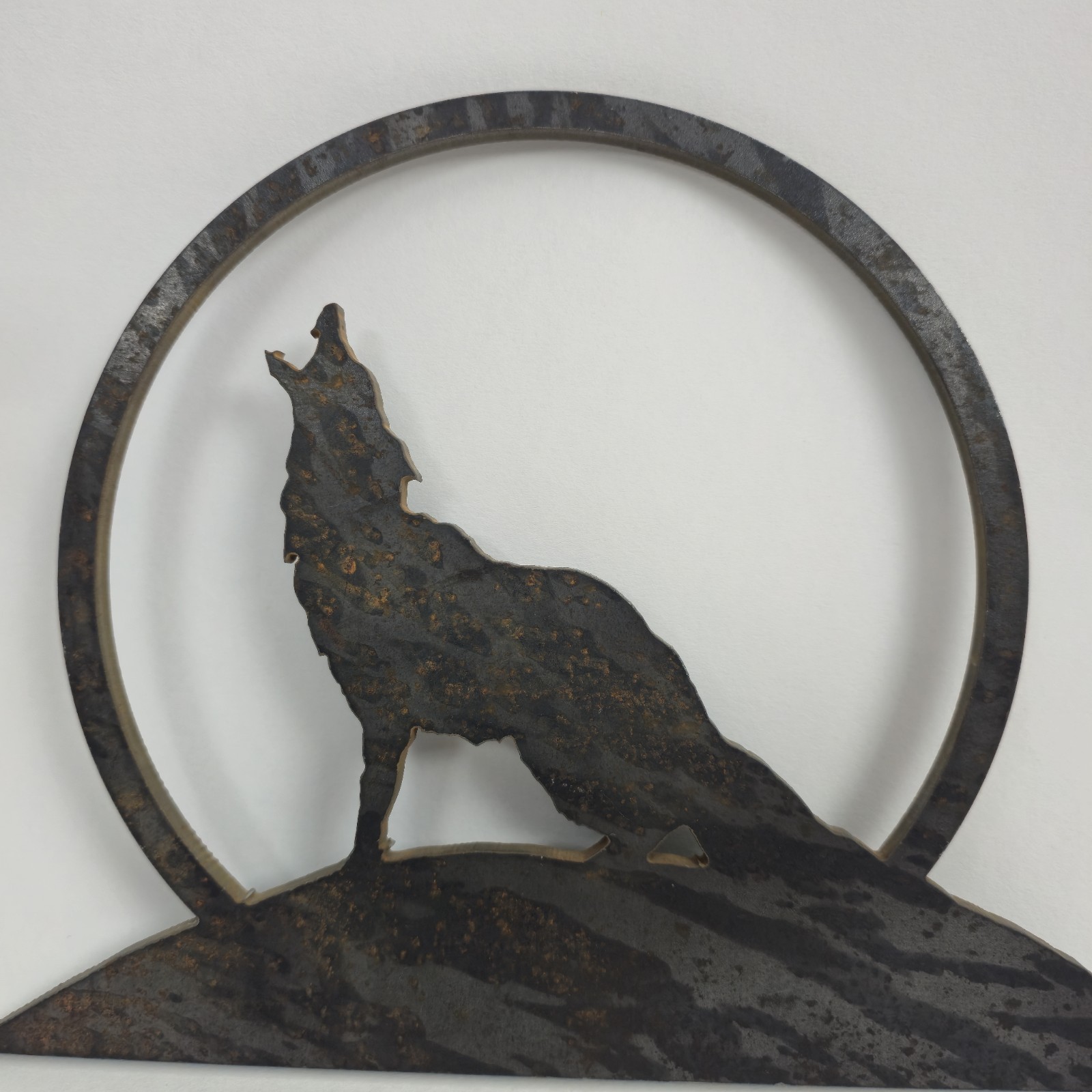 Rustic Metal Howling Wolf Hanging Wall Decor 6″ Height