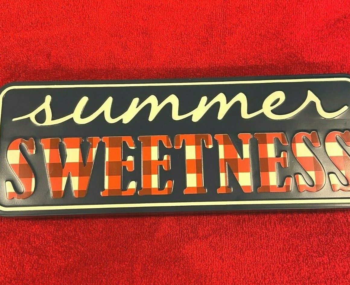NWT!! THE PIONEER WOMAN SUMMER SWEETNESS SIGN BLUE RED PLAID METAL COUNTRY CHARM