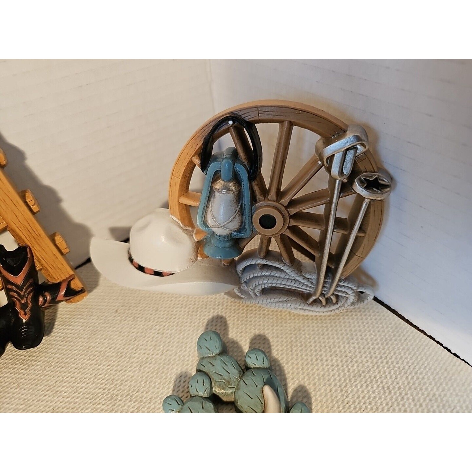 Burwood Western Theme Wall Plaques Plastic Ranch Saddle Decor Horse Theme