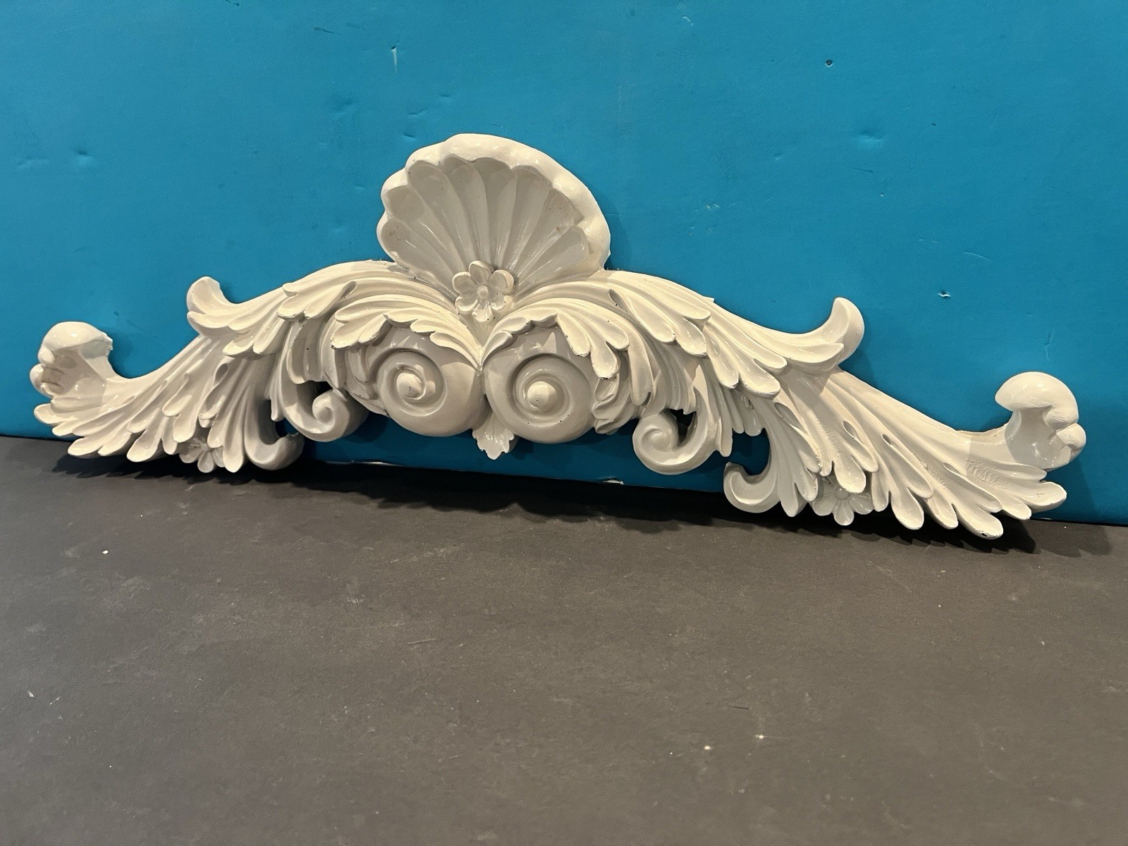 Over The Door WHITE SCROLL Decorative Wall Hanging 21” Wall/Archway Lightweight