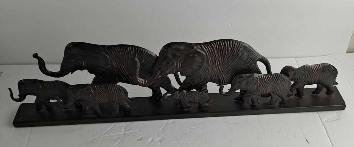 Thin 3D Metal Mother Baby Elephants Herd Home Decor for Shelf or Desk Trunk Up