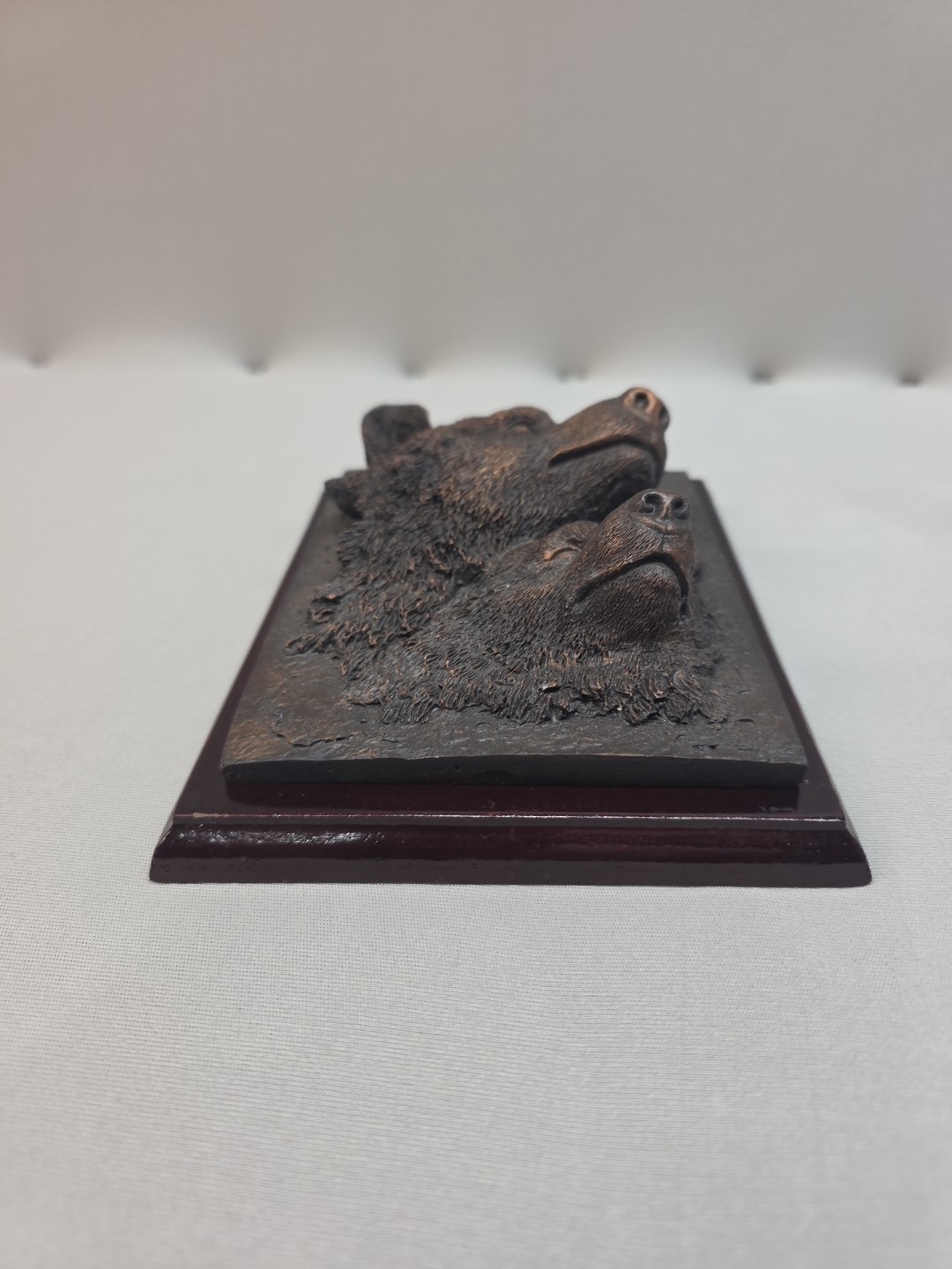 Vintage Small Wall Plague w/3D Metal Bear Unknown Maker 6 3/4″ L X 5 1/4″ W
