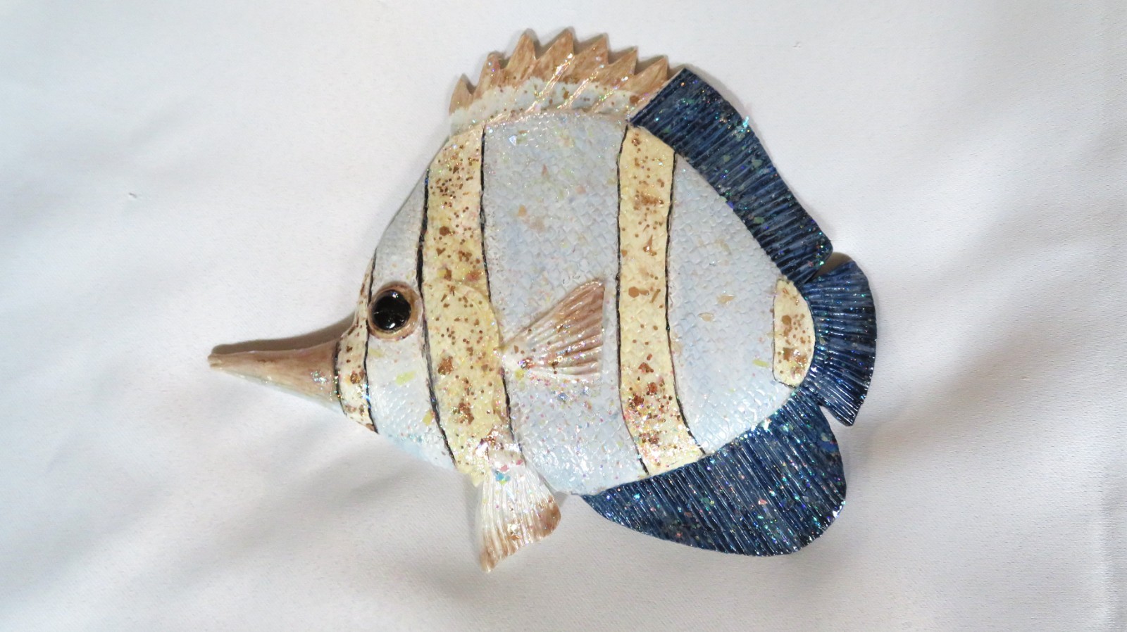 Long Needle Nose Fish Ceramic Wall Plaque Decor With Glitter Paint Finish
