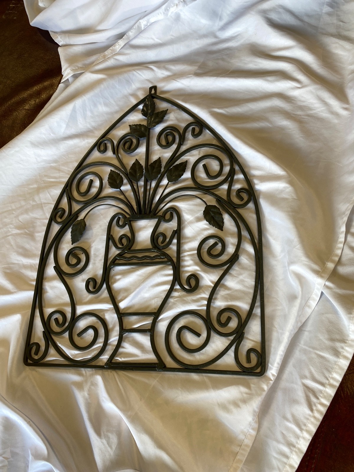Wrought Iron Wall Art Arched Trellis Wall Decor Vase Scroll Vines Leaves
