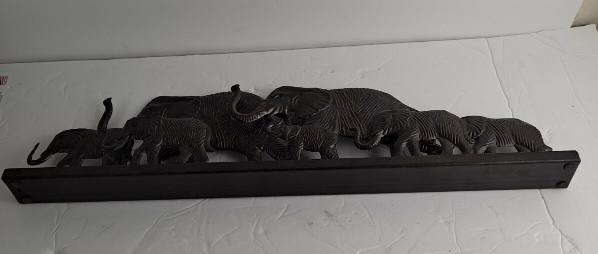 Thin 3D Metal Mother Baby Elephants Herd Home Decor for Shelf or Desk Trunk Up