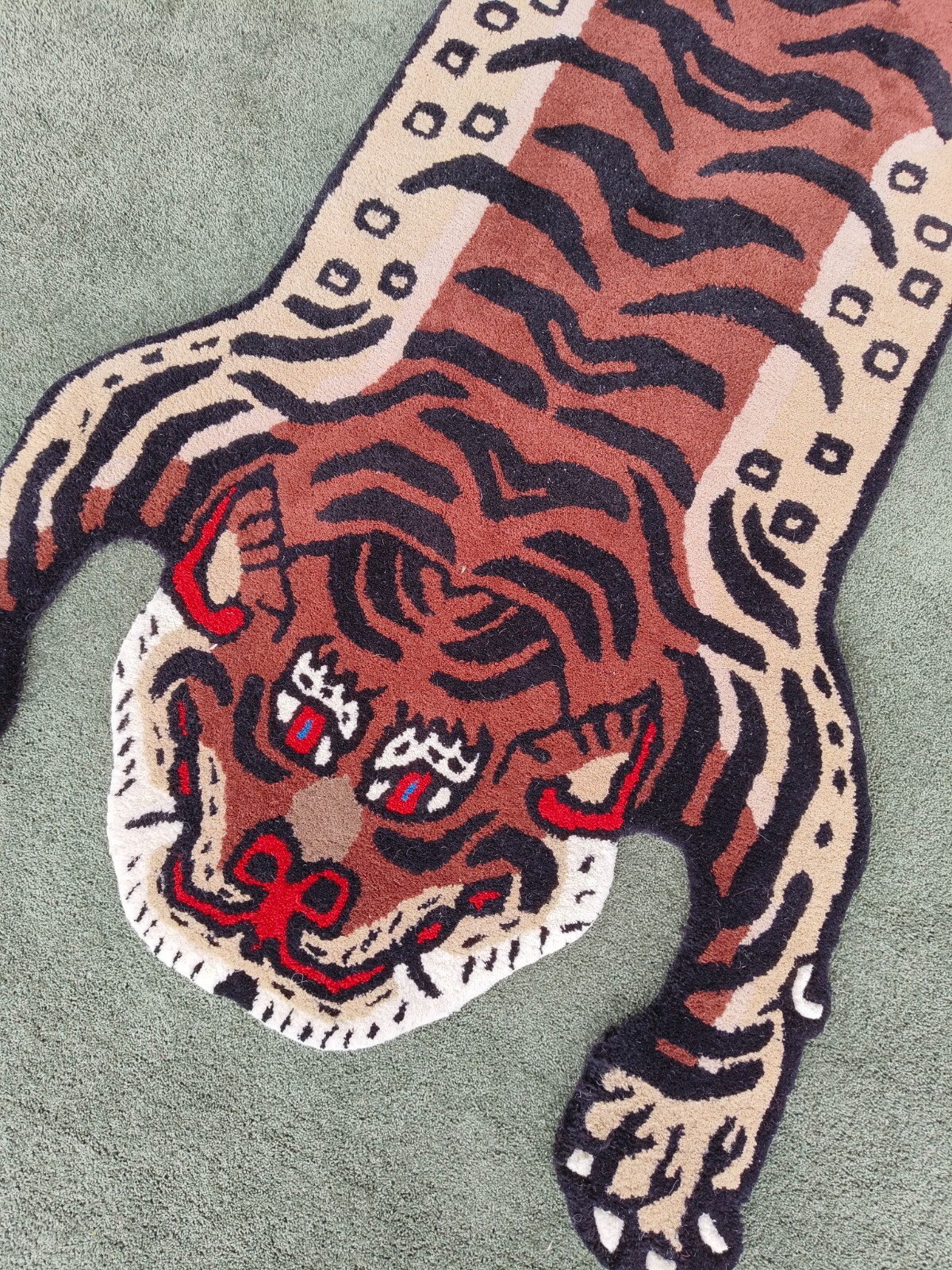 Tibetan Tiger Rugs Handmade 100% Woolen Hand Tufted For Home Decoration
