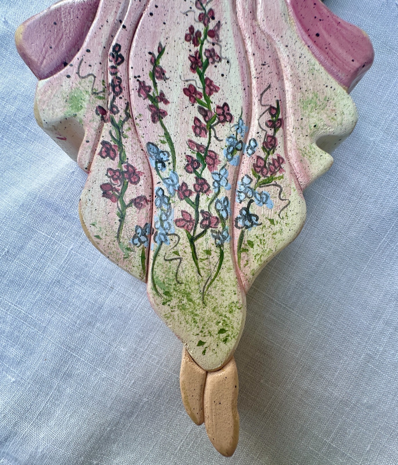 Handmade 3D Intarsia Mixed Wood Art Angel Plaque 11″x6.5″ Pink/White