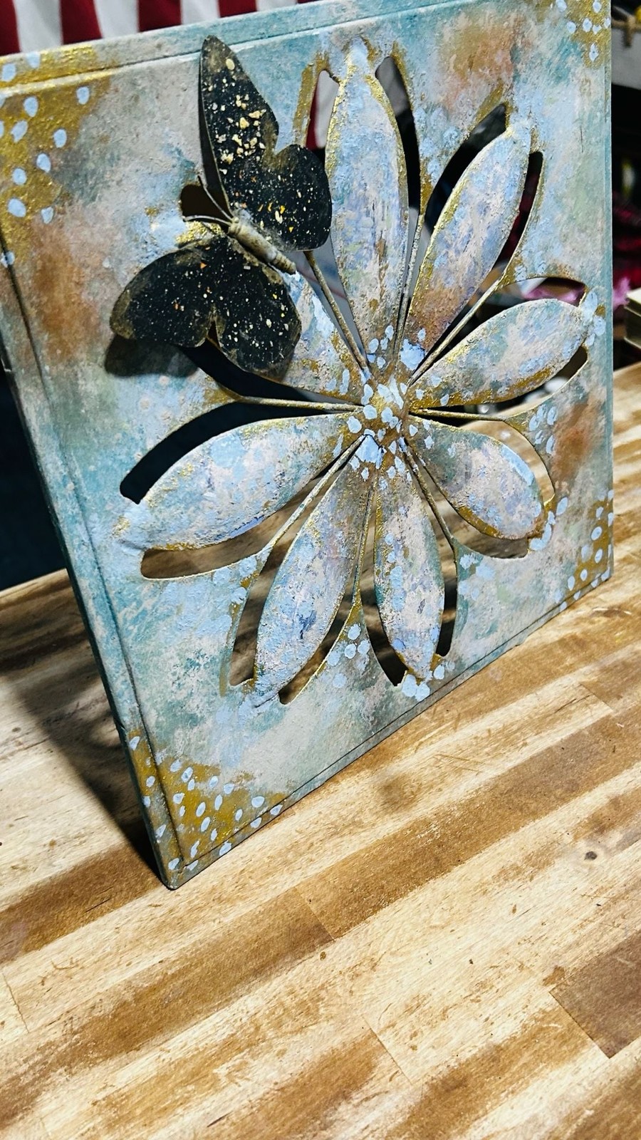 Decorative Distressed Metal Floral Wall Art with Detachable Butterfly