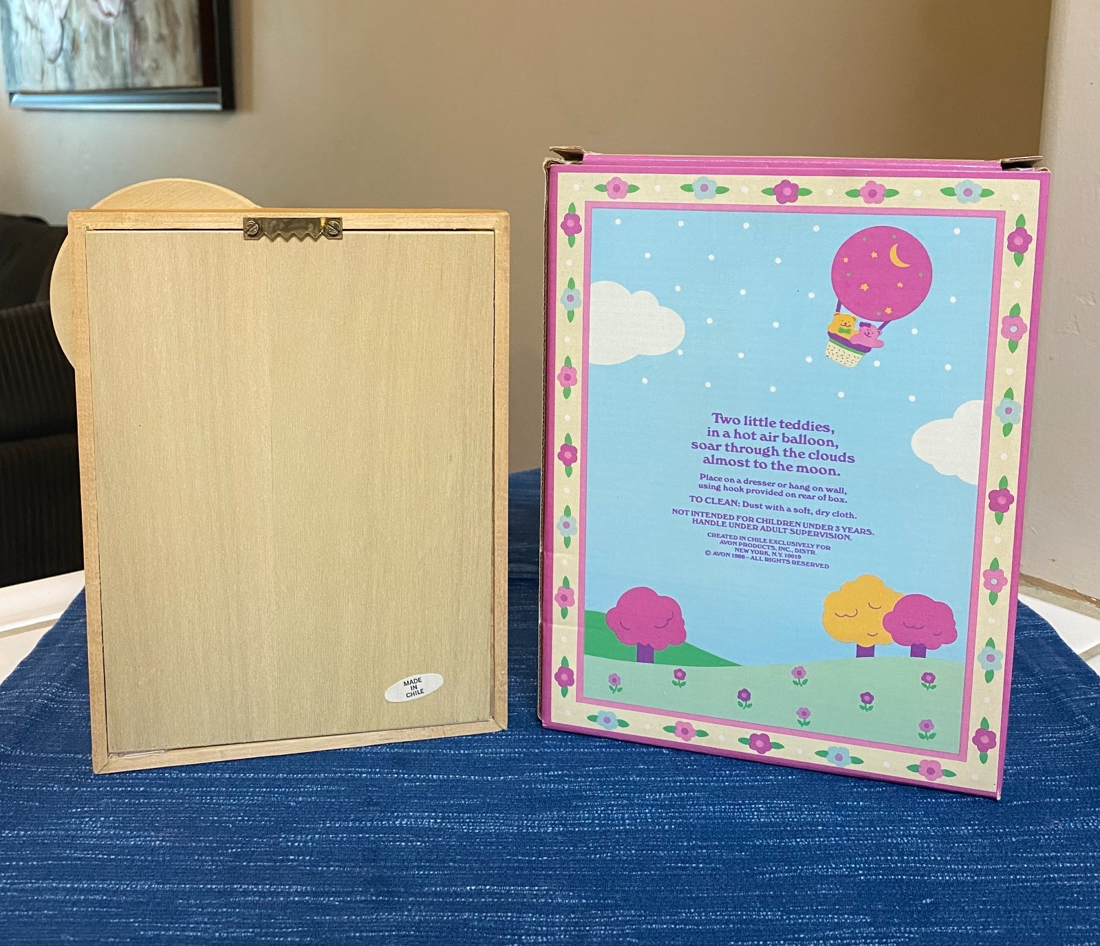 1988 NOS Avon Wooden Teddy Bear Shadow Box Hot Air Balloon Kids Room Wall Decor