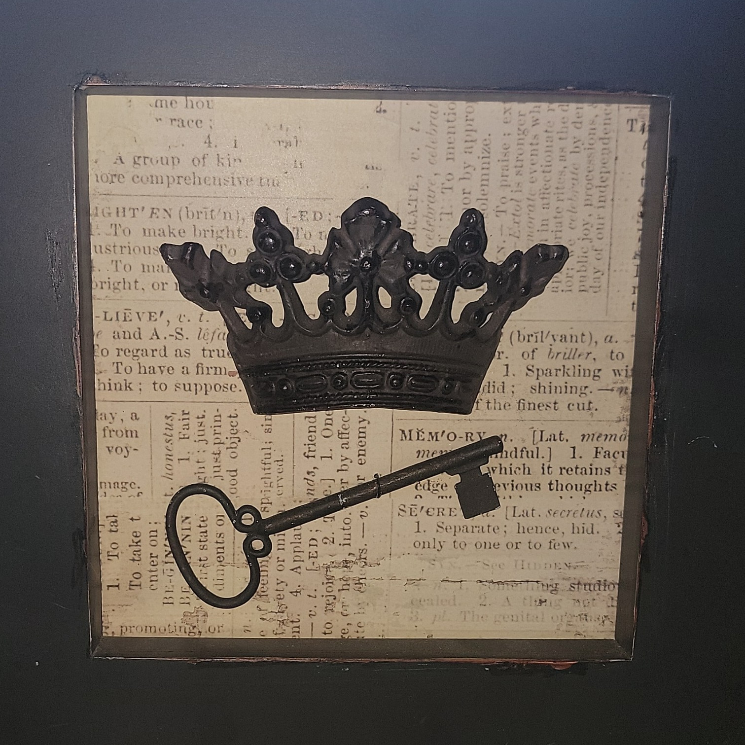 Framed Vintage Royal Crown Key Wall Plaque, Distressed Wood Metal, Black Beige