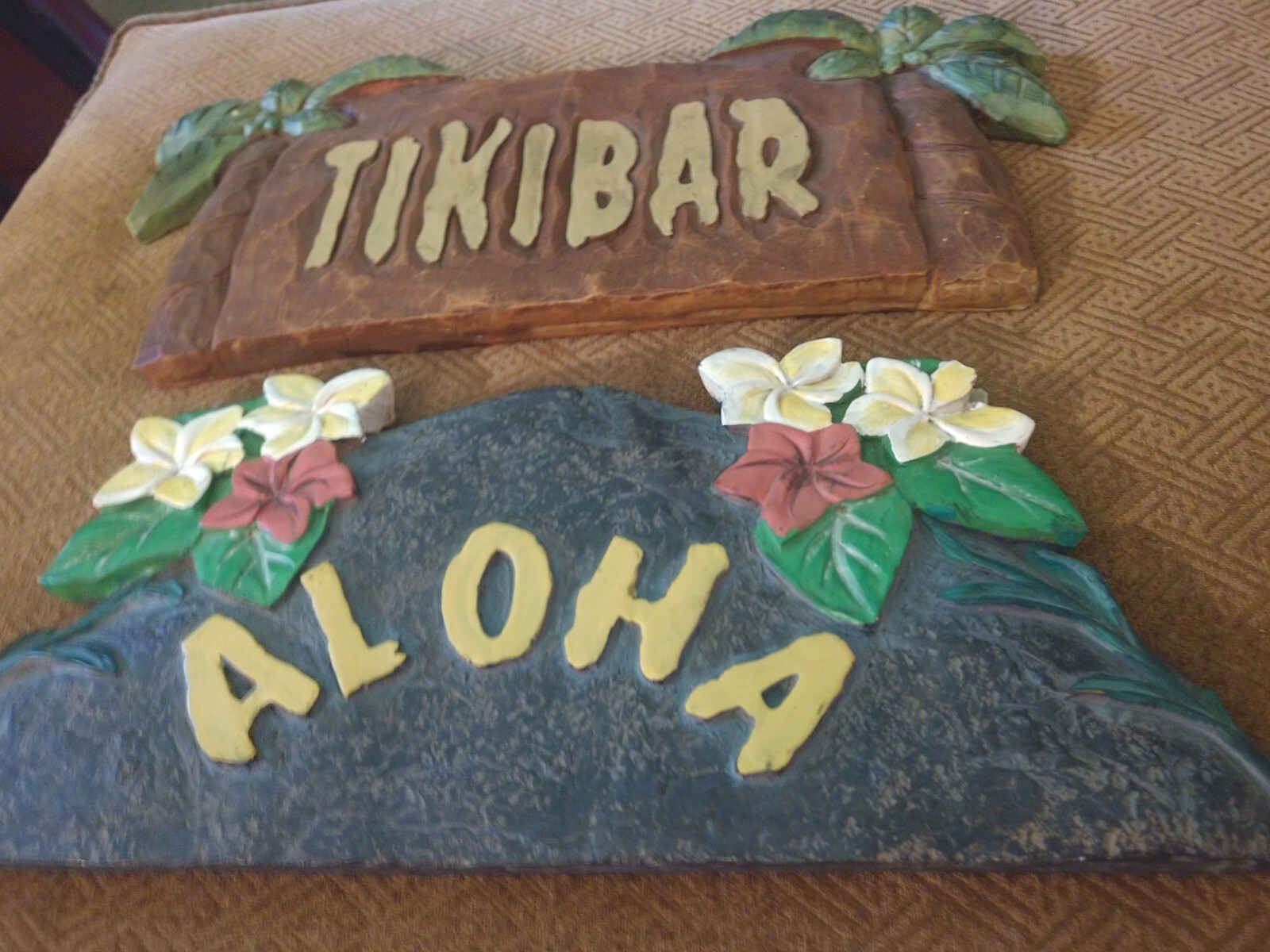 Set of 2 (16½”x1″x7″)Hawaiian Themed Home Decor/Wall Art: Pre-owned/Good