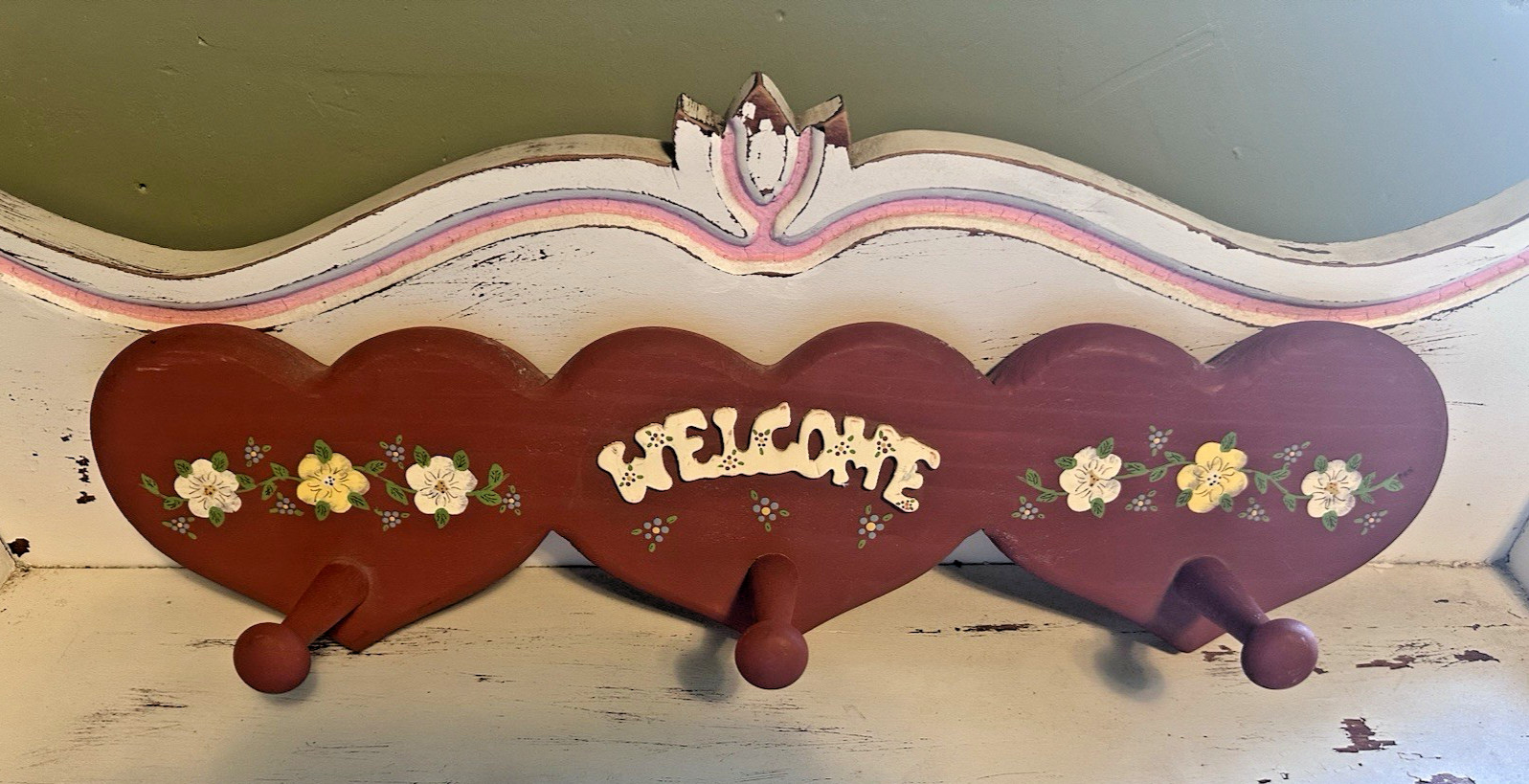 Vintage Hand Painted Welcome Coat / Hat Holder Signed ‘MRN” 17.5″x5″