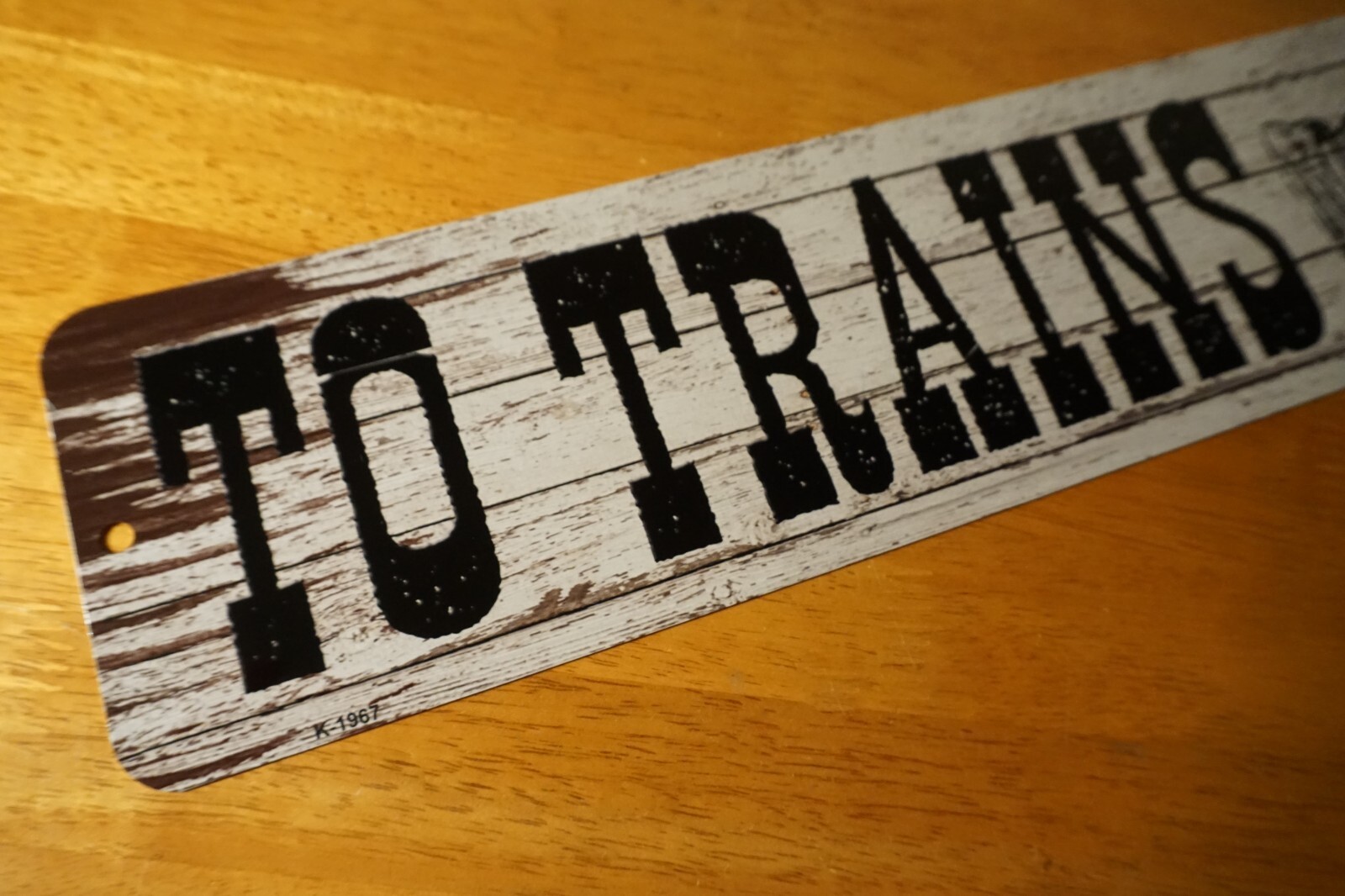 TO TRAINS Finger Pointing Right Arrow Railroad Collectible Wood Grain Decor Sign