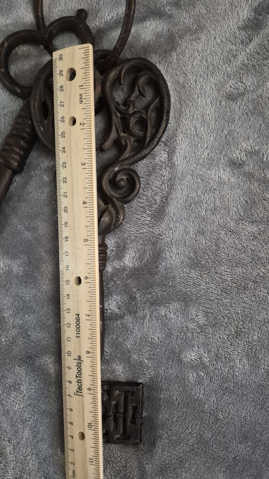 Heavy Iron Skeleton Key Wall Décor 12 in long Has Very Rustic Look Unmarked Lot