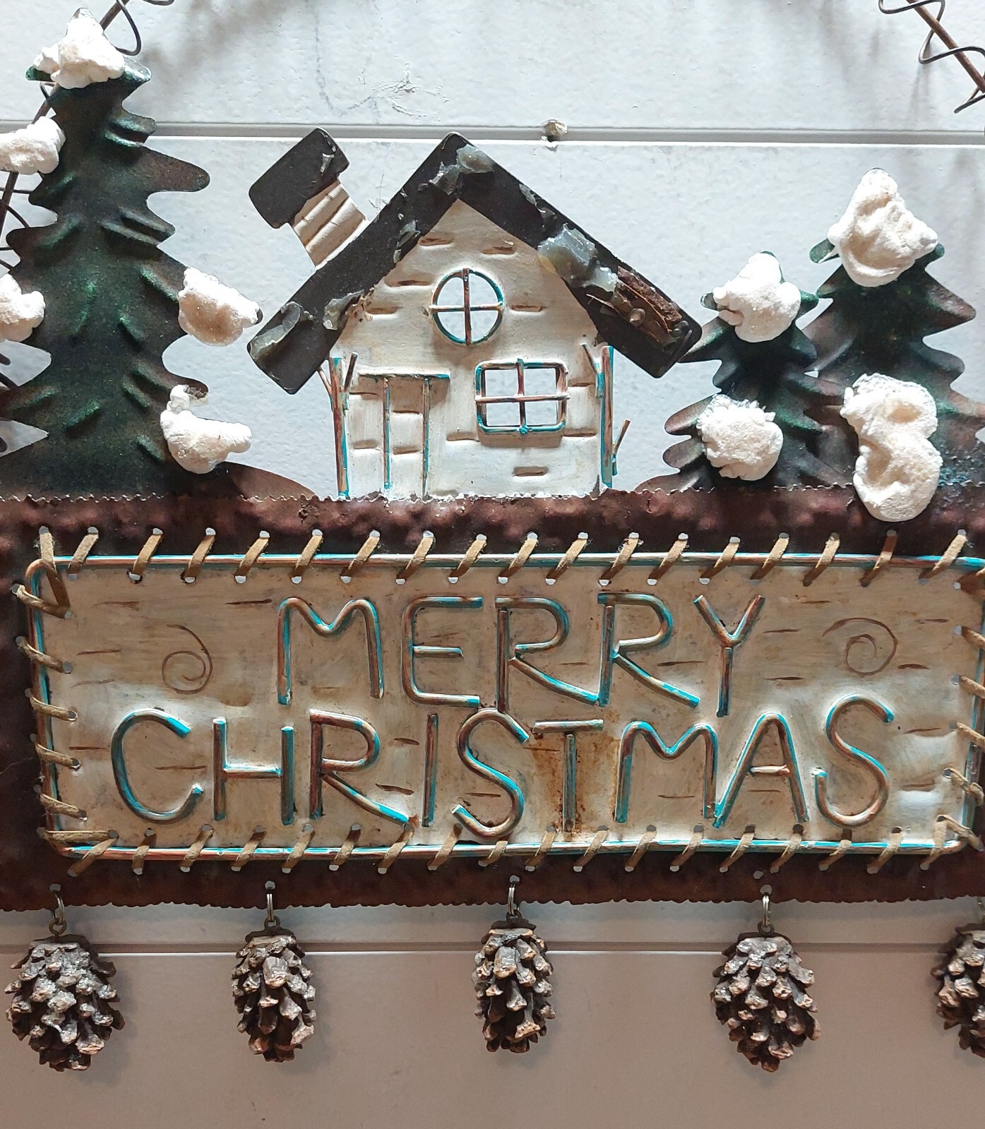 Winter rustic cabin forest scene “Merry Xmas” wall hanging w/dangling pine cones