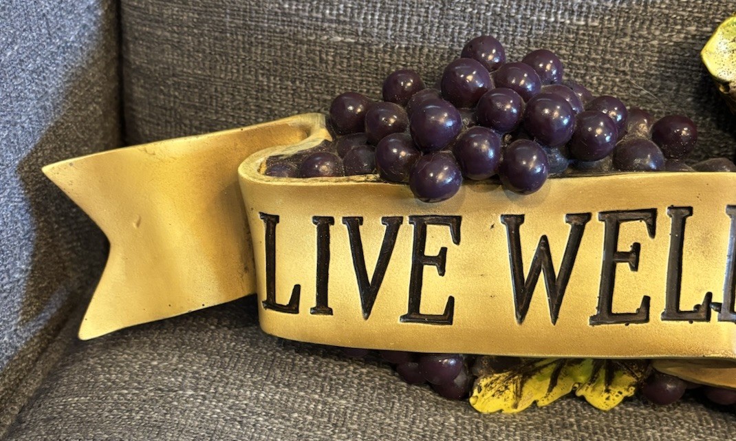 VTG Resin Grape Live Well Love Much Laugh Often Wall Decor W/ Apples Pear Grapes