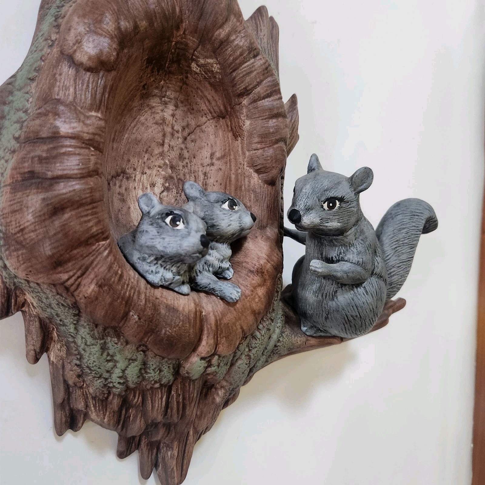 Vintage 3D Painted 13″ Ceramic Squirrel Family Tree Wall Hang Plaque Decor 🐿