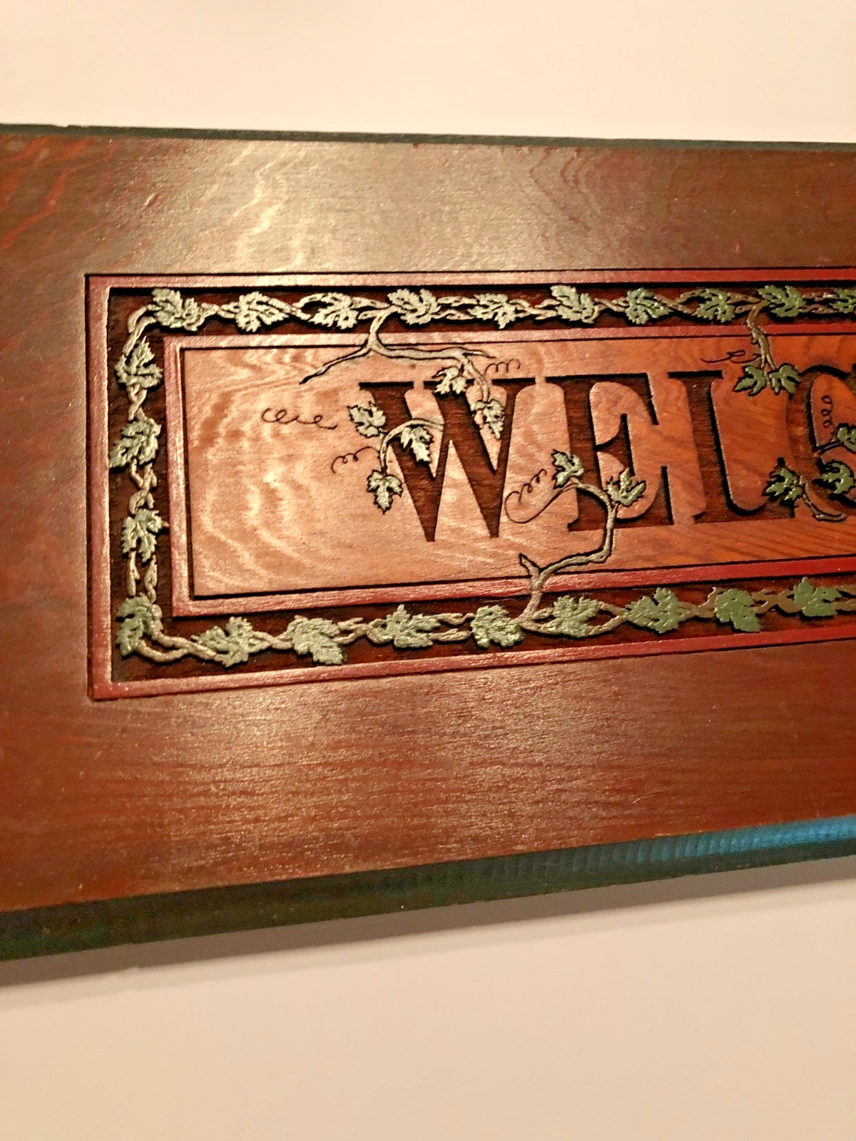 Vintage Wood Welcome Sign Green Ivy 17.5”x7.5” Beautifully Carved