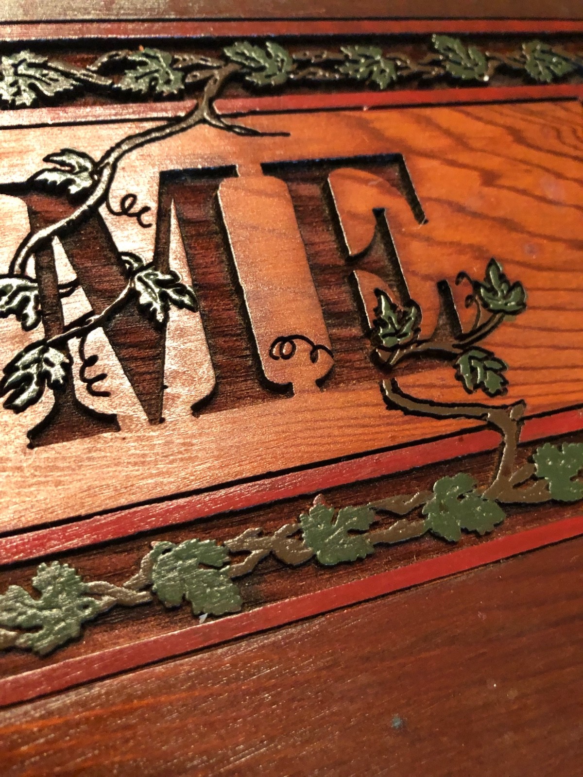 Vintage Wood Welcome Sign Green Ivy 17.5”x7.5” Beautifully Carved