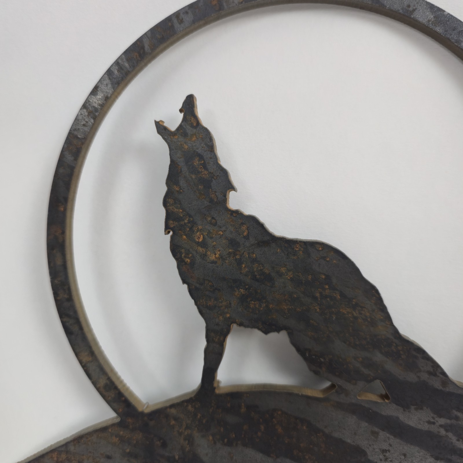 Rustic Metal Howling Wolf Hanging Wall Decor 6″ Height