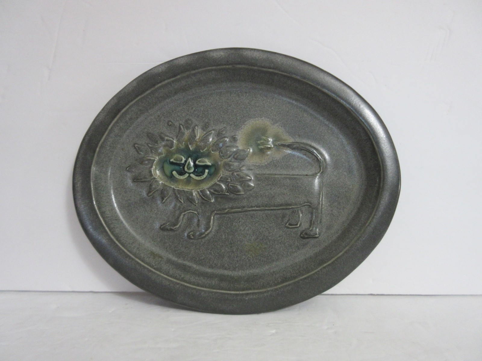 Vintage Bennington Pottery Vermont Oval LION Wall Plaque Plate – Gray / Blue