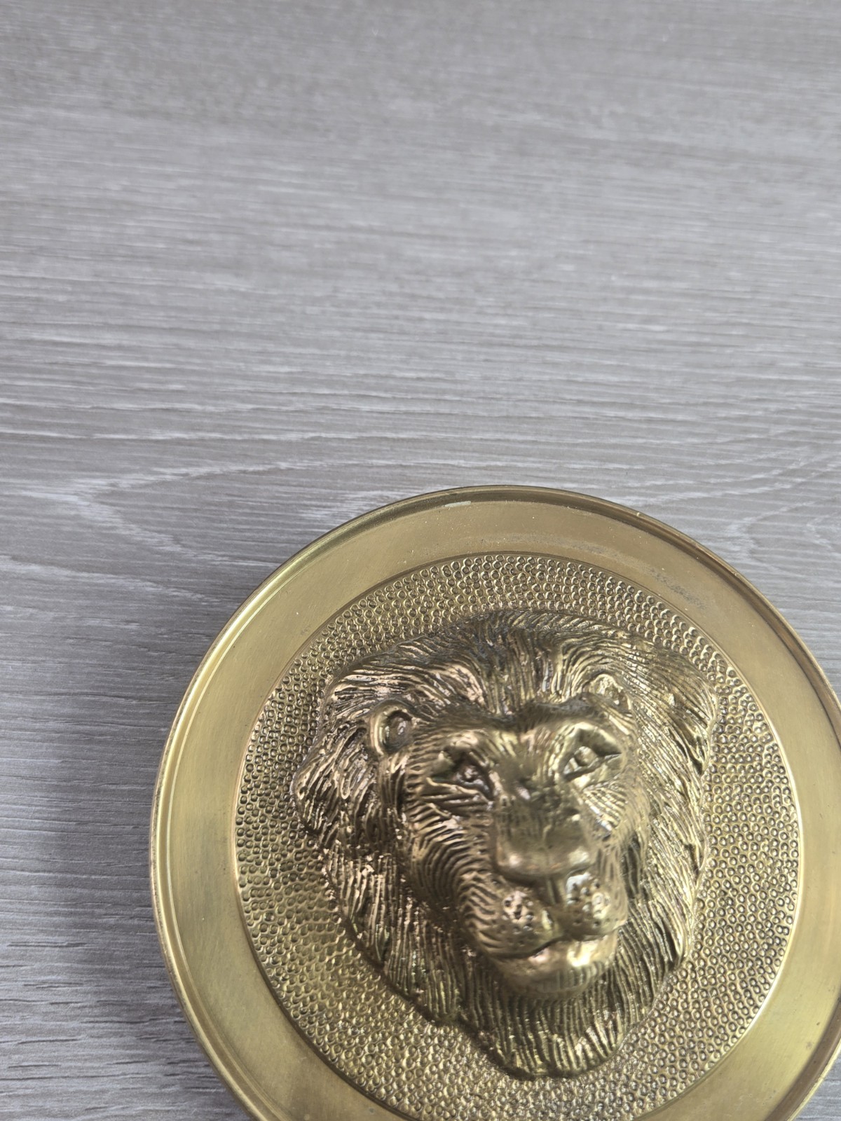 VINTAGE Lions Head Lacquered WALL MOUNT/ COAT/ HAT RACK Approx. 5″ Tall