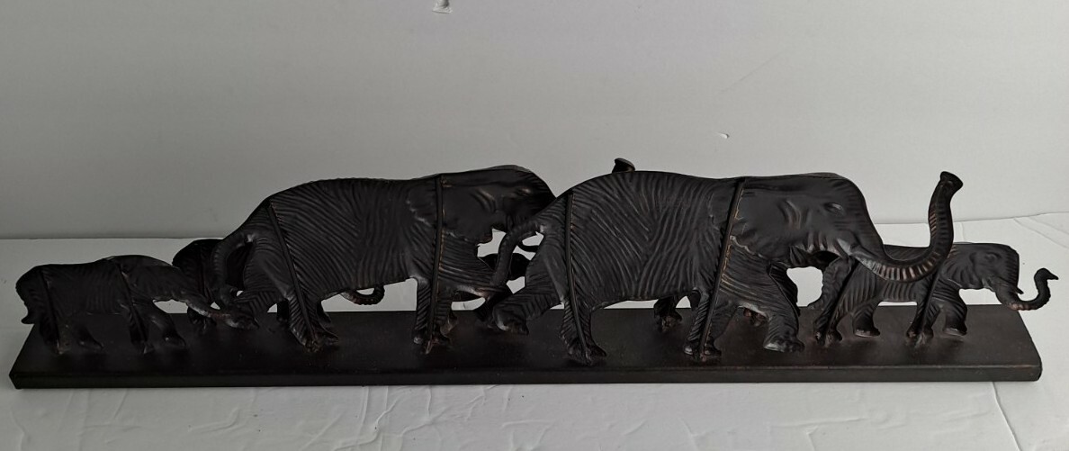 Thin 3D Metal Mother Baby Elephants Herd Home Decor for Shelf or Desk Trunk Up