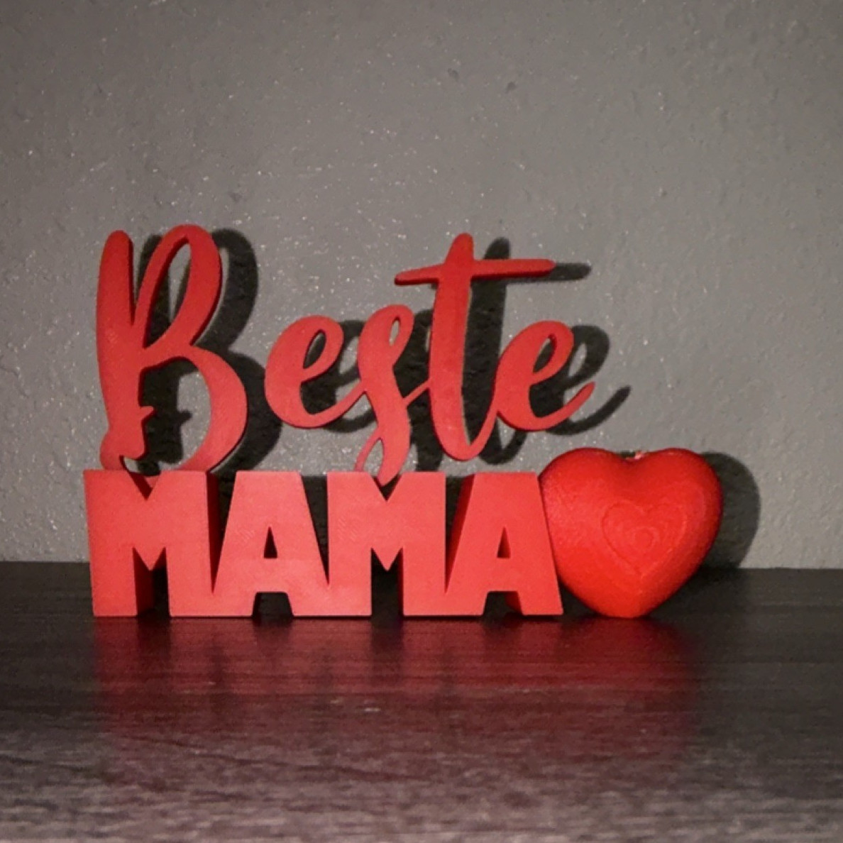 Beste Mama Heart Sign Modern Mother’s Day Desk Decor Freestanding Shelf Accent